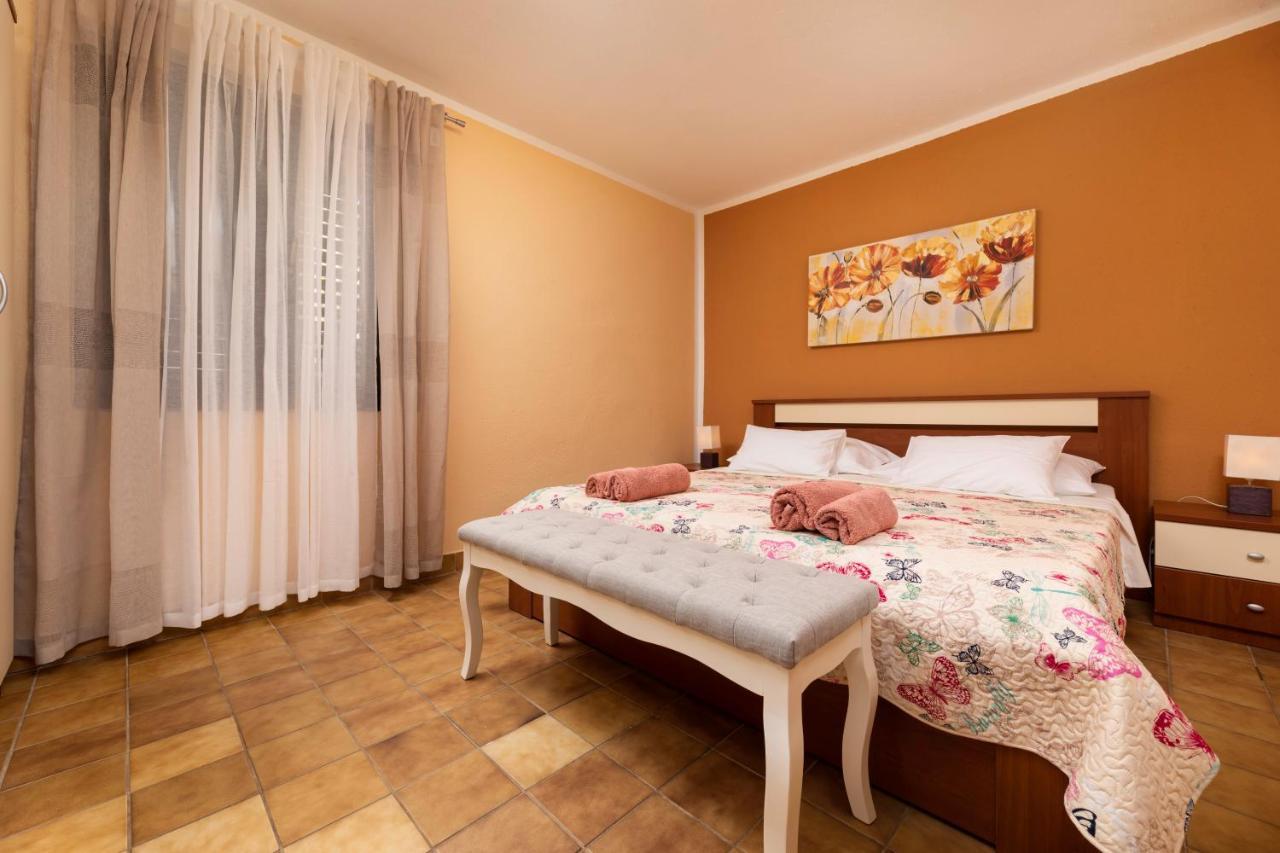 Apartman "Ela" Njivice Exterior photo