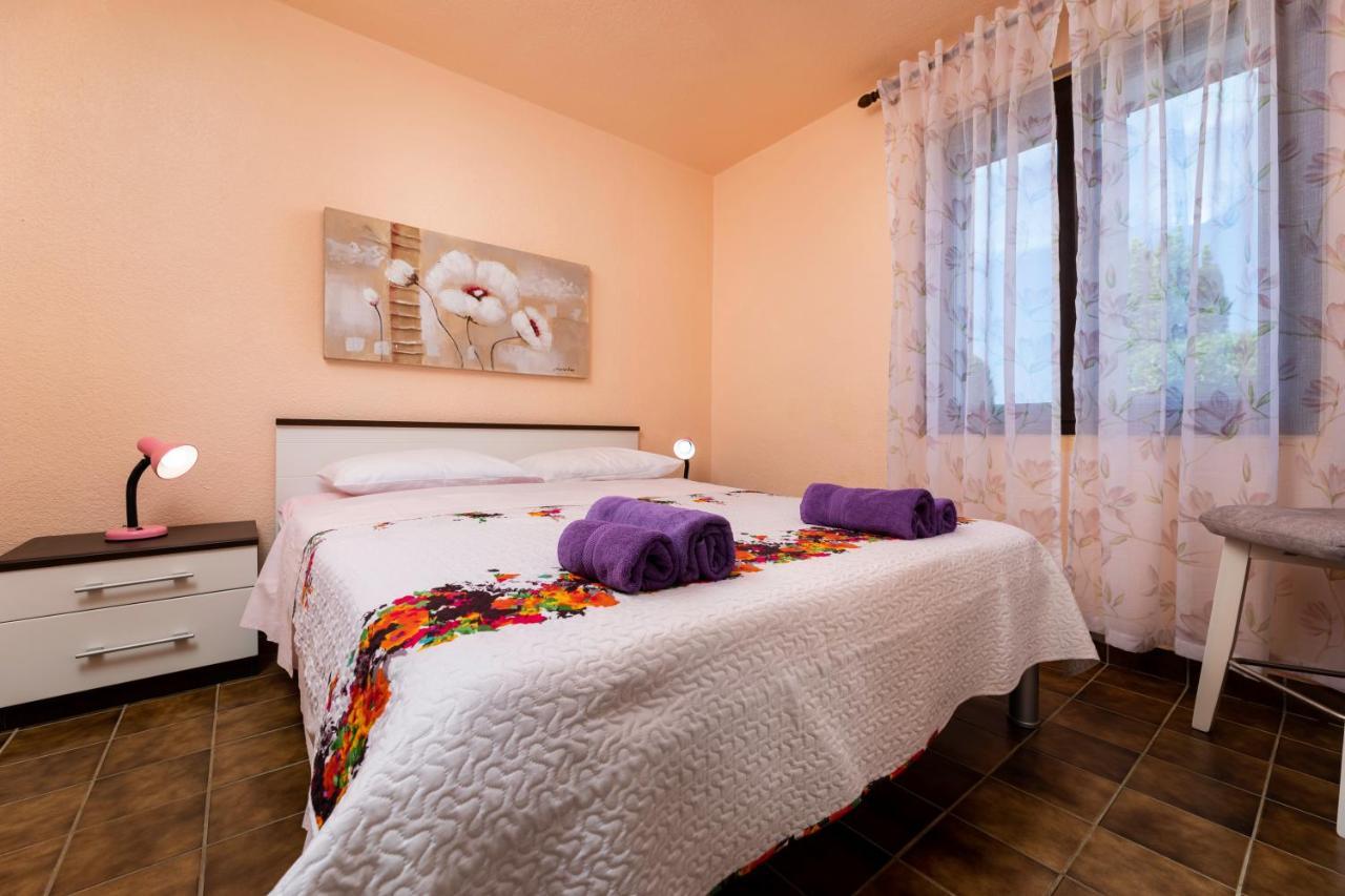 Apartman "Ela" Njivice Exterior photo