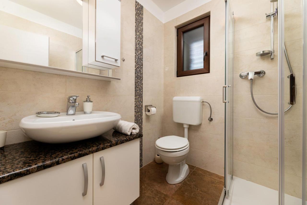 Apartman "Ela" Njivice Exterior photo