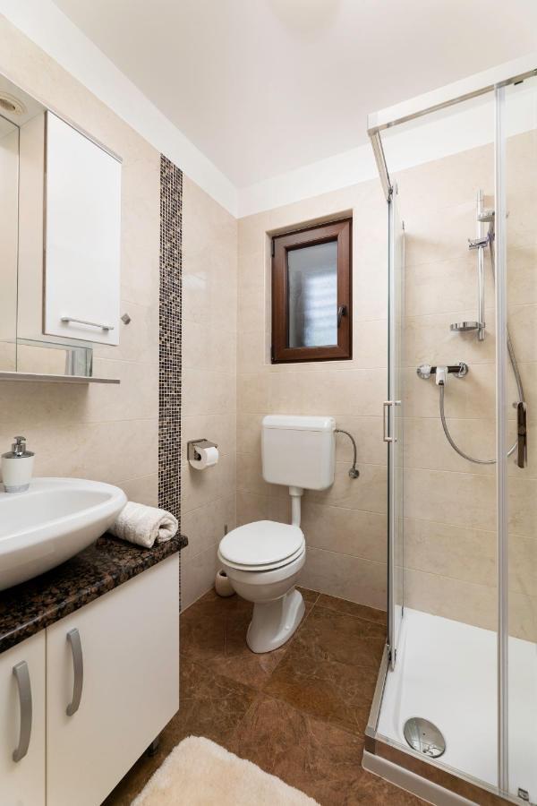 Apartman "Ela" Njivice Exterior photo